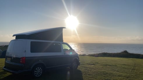 Frankie’s camper  – 4 berth Volkswagen campervan from 2017