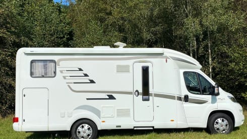 Very luxurious and complete Hymer camper, cream of the crop