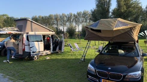Happy Bimmer Rooftop Tent – Reliable BMW 740d with very large Thule roof tent and complete inventory