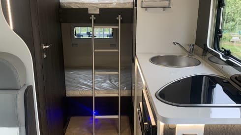 MW – 6 Berth Roller Team 675
