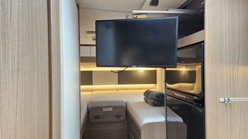 Carado T448 Automaat – Automatic - Fully equipped - Very luxurious camper length beds - Modern