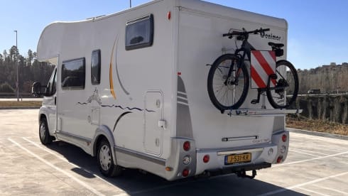 Nice spacious family camper (2011)!