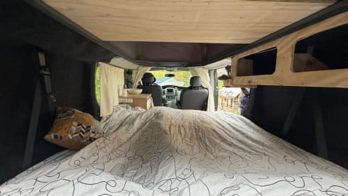 4p Renault campervan uit 2012