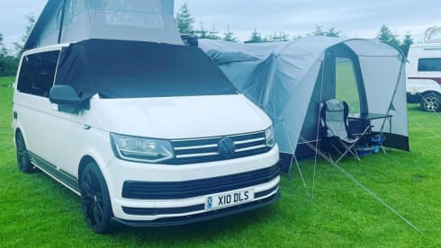 Suzie – 4 berth Volkswagen Campervan 