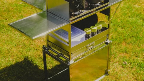 Sporty Renault 2p roof tent incl. cooking box, seating set, power station & awning