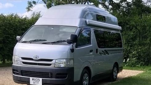 Silver Shadow – 4+ Berth Toyota Hi-Ace