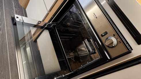 Big Bertha – 6 berth Roller Team 746 from 2025