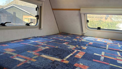 Cozy 4 person camper LMC Fiat Ducato alcove