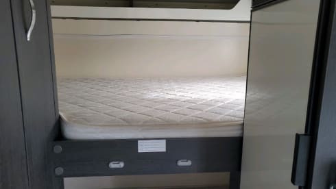 Zefiro 675  – 2022 Roller Team Zefiro 675 automatic 6 berth + 6 belts 