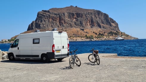 Piebe – Peugeot Bus camper, complete house on wheels