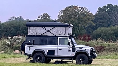 The Silver Bullit – Land Rover Defender (B) 4x4 One-of-a-kind Custom made Offroad camper