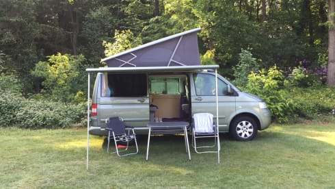 Camper Volkswagen per 4 persone, modello 2026.