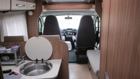 Spacious neat 2 pers. carado / hymer camper.