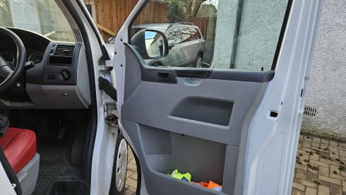 Morag – 4 berth VW T5 CAMPERVAN LWB 2014 ( EDINBURGH PICK UP)