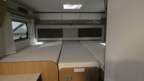 Pura Vida – Available for rent in Spain from October 1st: 2-person semi-integrated camper 