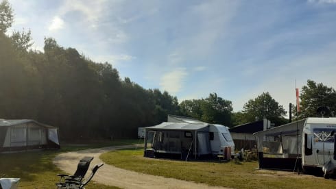 Hymer B584; Freedom, luxury, adventure and dog are allowed !!