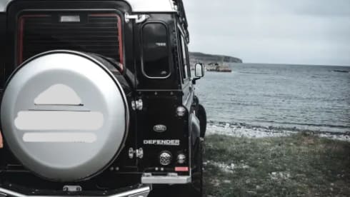 Landrover Defender 110 With Tentbox Accommodation 