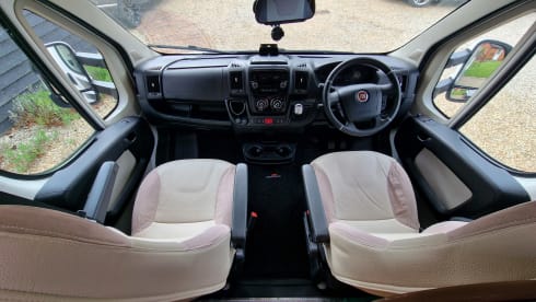 Roly 2 – Roller Team 746 - 6 Berth & 6 Travel seats - Great family vehicle  - Auto