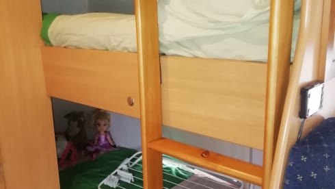 LADY – TRAVEL BY CAMPER