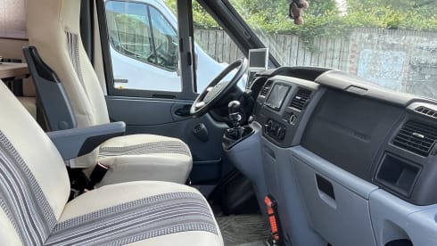 4p LMC semi-integrated with awning, air conditioning and cruise control.