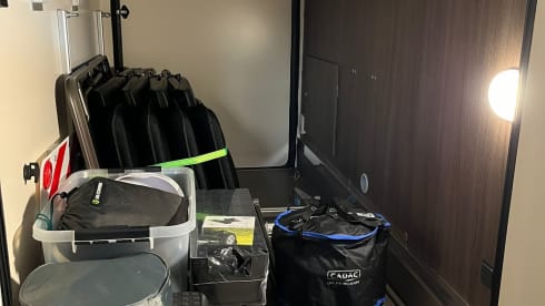 Tweede thuis op wielen. – New 4p Fiat semi-integrated motorhome from 2023