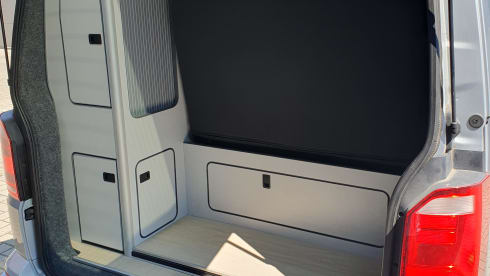 4p Volkswagen campervan uit 2018