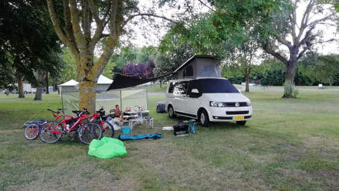 VW T5 Campervan met hefdak - compleet en van alle gemak voorzien