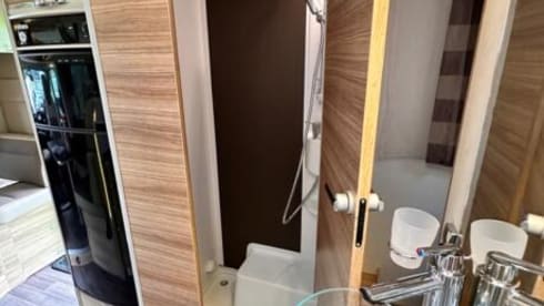 A3 – 4p Adria Mobil semi-integrated 