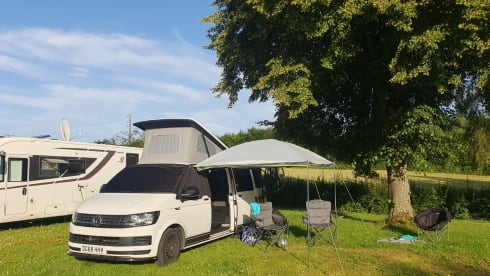 STEFAN – 4 berth Volkswagen campervan from 2018