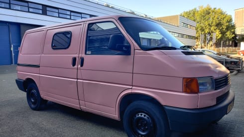 Roze Volkswagen T4 buscamper - 2 personen