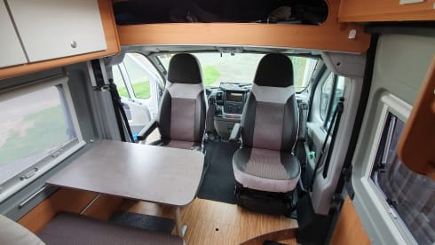 Isriya Camper verhuur door Takky – 2p Pössl bus from 2008