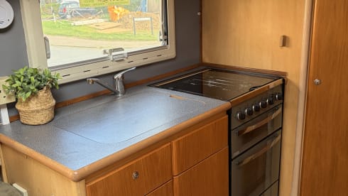 Buccaneer Budget Beast: Abenteuer mit dem Wohnmobil-Mietwagen von Ford (Baujahr 2003)!