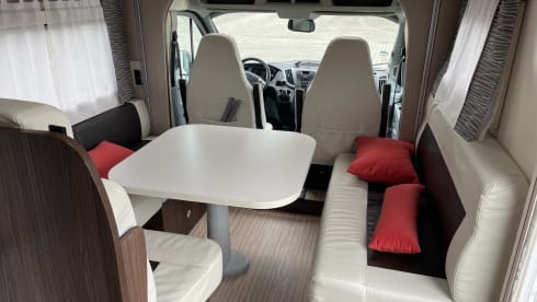 4 personnes Benimar Tessoro 486 Semi-intégré