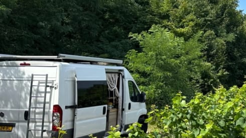 Loesje – Esclusivo camper per 2 persone, per avventure e lusso!