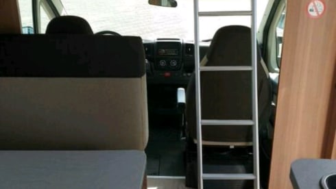 Cara  – Nice spacious alcove camper