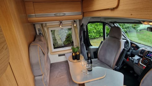 OFF-GRID – Very nice and fully equipped bus camper!