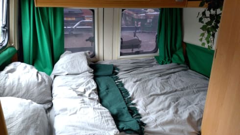 De Groene Draeck – Comfortable and powerful bus for 2 persons