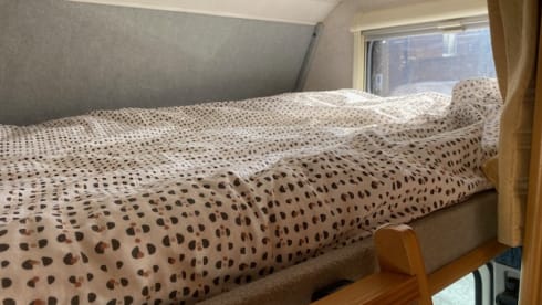 Max  – Cosy comfortable and easy to drive Peugeot MWB 4 birth motorHOME 