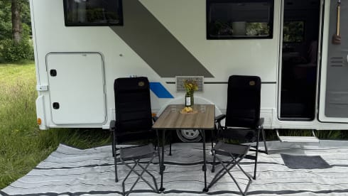 Camper Kai – Relax on your journey with a luxurious Adria Sunliving alcove camper