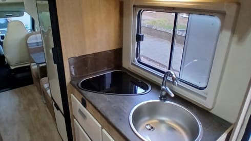 Comfortable, reliable alcove camper