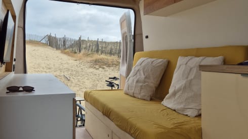 Boxy – Spacious off-grid bus camper 'Boxy' 2/3 pers. (2014)
