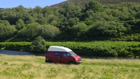 "Thermos" – Camper VW T4 - *Assicurazione, trasferimenti aeroportuali e biancheria da letto inclusi* 