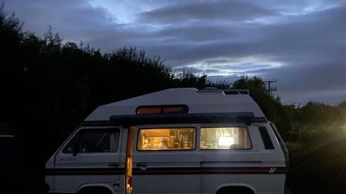 Velma – 4 berth Volkswagen campervan from 1988