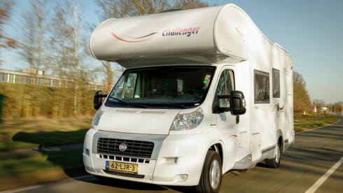 Beautiful 6 pers. + 2 * air conditioning Challenger Alcove motorhome