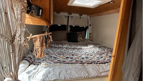 Spacious campervan - kitchen & shower - Fully off grid