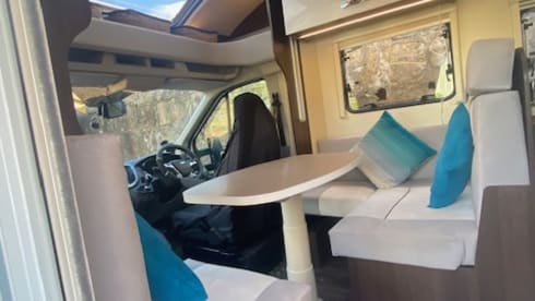Lux Roller Team – 5 berth Roller Team semi-integrated from 2019