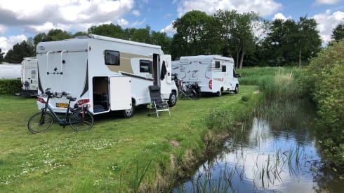 Young luxury 3p camper with automatic transmission Fiat Carado T337 semi-integrated 