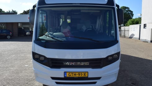 Weinsberg Caracore 700 meg – 4p Fiat integrated from 2024