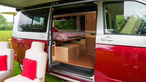 Amigo – 4p Volkswagen bus from 2016