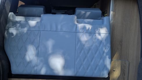 Colin – VW campervan, pop-top 4 berth